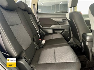 2016 Mitsubishi OUTLANDER - Thumbnail