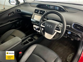 2016 Toyota PRIUS - Thumbnail