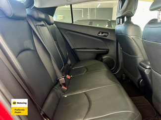 2016 Toyota PRIUS - Thumbnail
