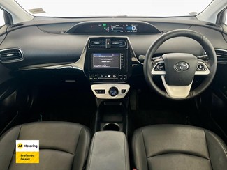 2016 Toyota PRIUS - Thumbnail