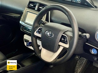 2016 Toyota PRIUS - Thumbnail