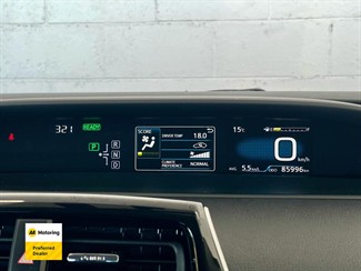 2016 Toyota PRIUS - Thumbnail