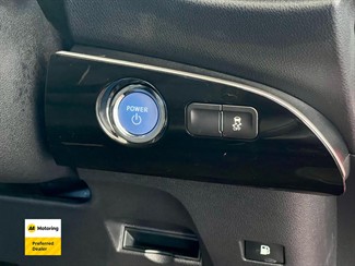 2016 Toyota PRIUS - Thumbnail