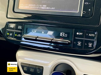 2016 Toyota PRIUS - Thumbnail