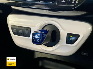 2016 Toyota PRIUS - Thumbnail