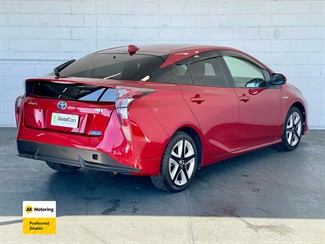 2016 Toyota PRIUS - Thumbnail