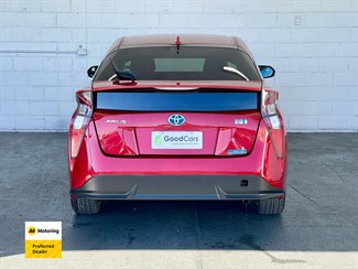 2016 Toyota PRIUS - Thumbnail