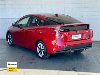 2016 Toyota PRIUS - Thumbnail