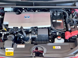 2016 Toyota PRIUS - Thumbnail