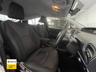 2017 Toyota PRIUS - Thumbnail