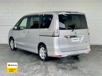 2013 Nissan Serena - Thumbnail
