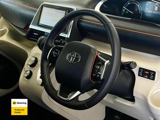 2015 Toyota Sienta - Thumbnail