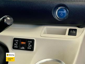 2015 Toyota Sienta - Thumbnail
