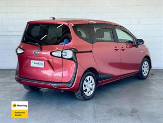 2015 Toyota Sienta - Thumbnail