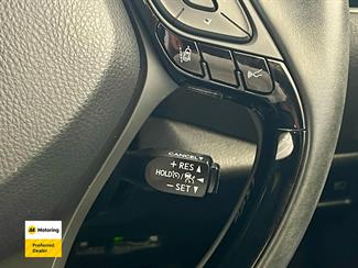 2018 Toyota C-HR - Thumbnail