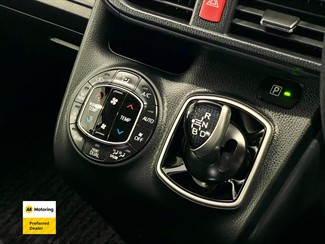 2015 Toyota Noah - Thumbnail
