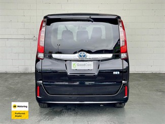 2015 Toyota Noah - Thumbnail