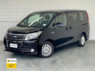 2015 Toyota Noah - Thumbnail