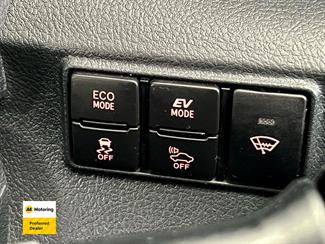 2016 Toyota Sienta - Thumbnail