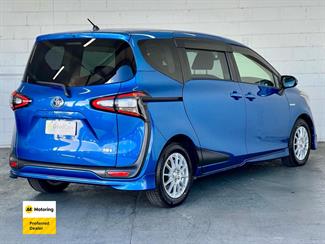 2016 Toyota Sienta - Thumbnail