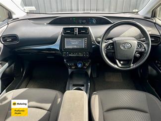 2019 Toyota PRIUS - Thumbnail