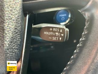 2019 Toyota PRIUS - Thumbnail