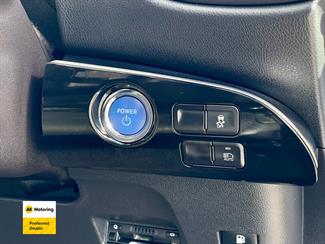 2019 Toyota PRIUS - Thumbnail