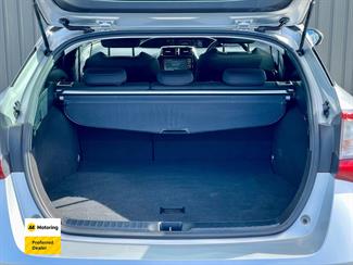 2019 Toyota PRIUS - Thumbnail