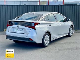 2019 Toyota PRIUS - Thumbnail