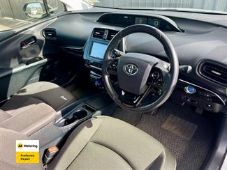 2019 Toyota PRIUS - Thumbnail