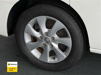 2015 Nissan Serena - Thumbnail