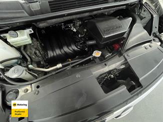 2015 Nissan Serena - Thumbnail