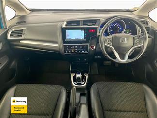 2015 Honda FIT - Thumbnail