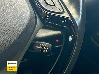 2017 Toyota C-HR - Thumbnail