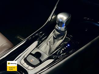 2017 Toyota C-HR - Thumbnail