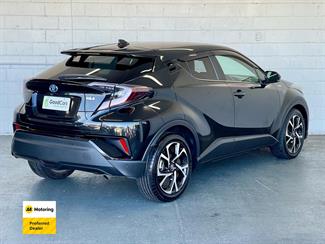 2017 Toyota C-HR - Thumbnail