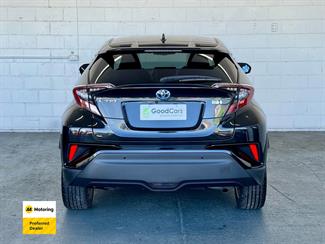2017 Toyota C-HR - Thumbnail