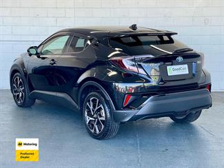 2017 Toyota C-HR - Thumbnail