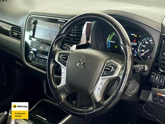 2015 Mitsubishi OUTLANDER - Thumbnail