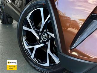 2017 Toyota C-HR - Thumbnail